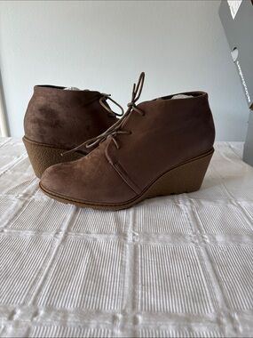 Cloudwalkers Taupe Wedge Ankle Booties - Lace-Up Comfort 10W 3”Heel